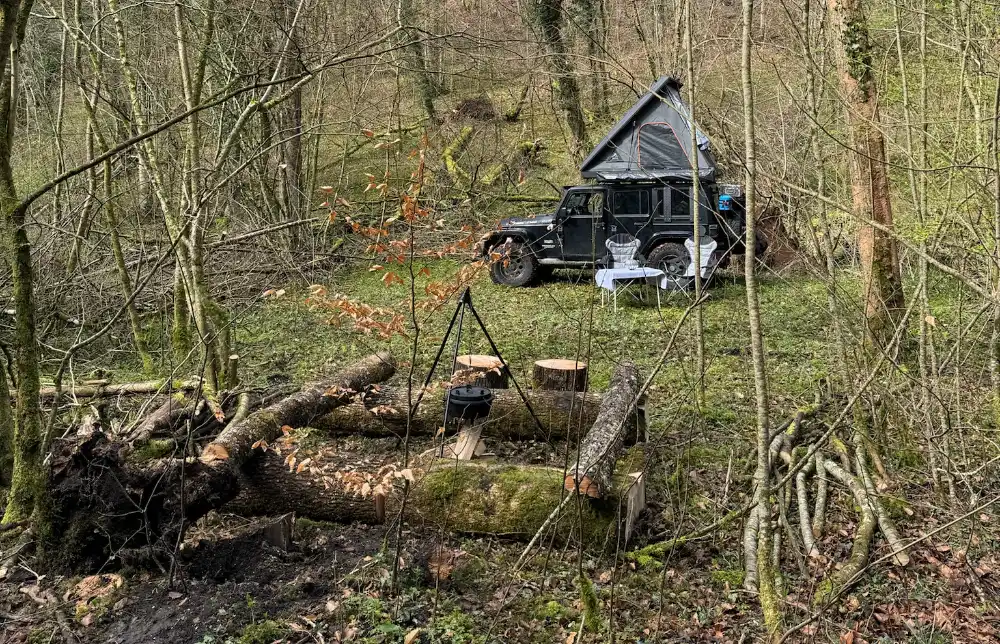 Avontuurlijk kamperen op domaine du cloitre saint christophe in frankrijk