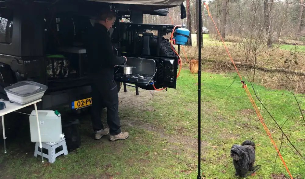 Kamperen met je hond op natuurkampeerterreinen van de boswachter