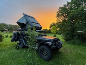 Jeep Wrangler avontuurlijk kamperen op Comme Ca in Frankrijk